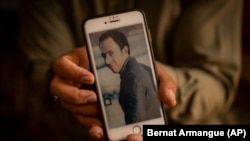  Аскердик дрондун чабуулунан көз жумган Земари Ахмадинин кол телефондогу сүрөтү. 13-сентябрь, 2021-жыл.