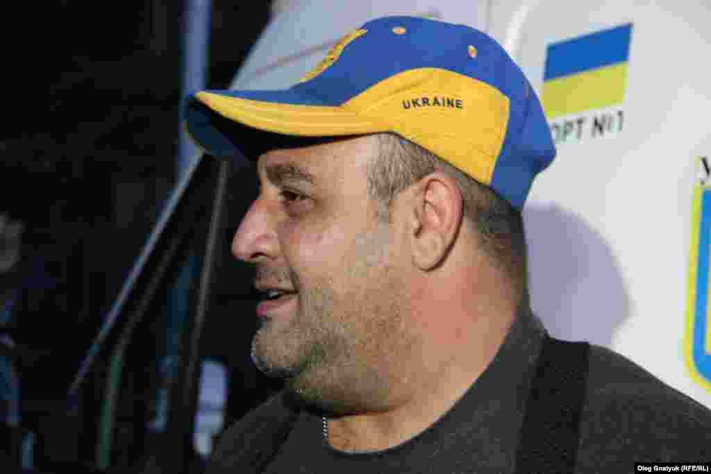 До акції протесту приєднався також відомий волонтер та медик Армен Нікогосян