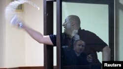 У травні 2025 року під час розгляду запобіжного заходу політик назвав суддю Іраклія Швангірадзе «рабом» і облив його водою з пластикової пляшки