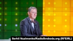 «Не було складно», – сказав Джордж Кент, який також знає російську і польську мови