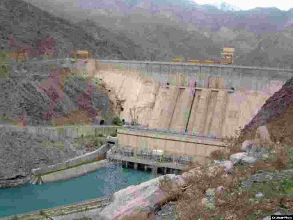 В Кыргызстане намерены провести расследование деятельности посреднических компаний, занимающихся продажей электроэнергии. 