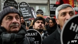 Թուրքիա - «Մենք բոլորս Հրանտ ենք, բոլորս հայ ենք» կարգախոսով ցույց Ստամբուլում՝ Հրանտ Դինքի սպանության 8-րդ տարելիցի կապակցությամբ, 19-ը հունվարի, 2016թ․