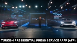 Prezidenti Rəcəb Tayyib Ərdoğan Türkiyənin  "TOGG" şirkəti tərəfindən istehsal olunan ilk elektrik avtomobillərin təqdimatında.
