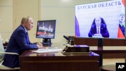 Олексій Смірнов (на екрані) став виконувачем обов’язків губернатора Курської області у травні 2024 року, у грудні того ж року пішов у відставку