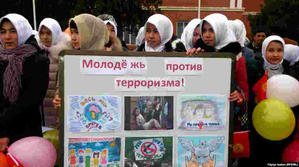 Ош облусунун Кара-Суу району ашкере диндешкен аймак деп эсептелет. Дал ушул райондо жоолук оронгон мектеп окуучулары да көп.​