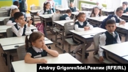 Казанда Мәрҗани исемендәге 2нче гимназия укучылары