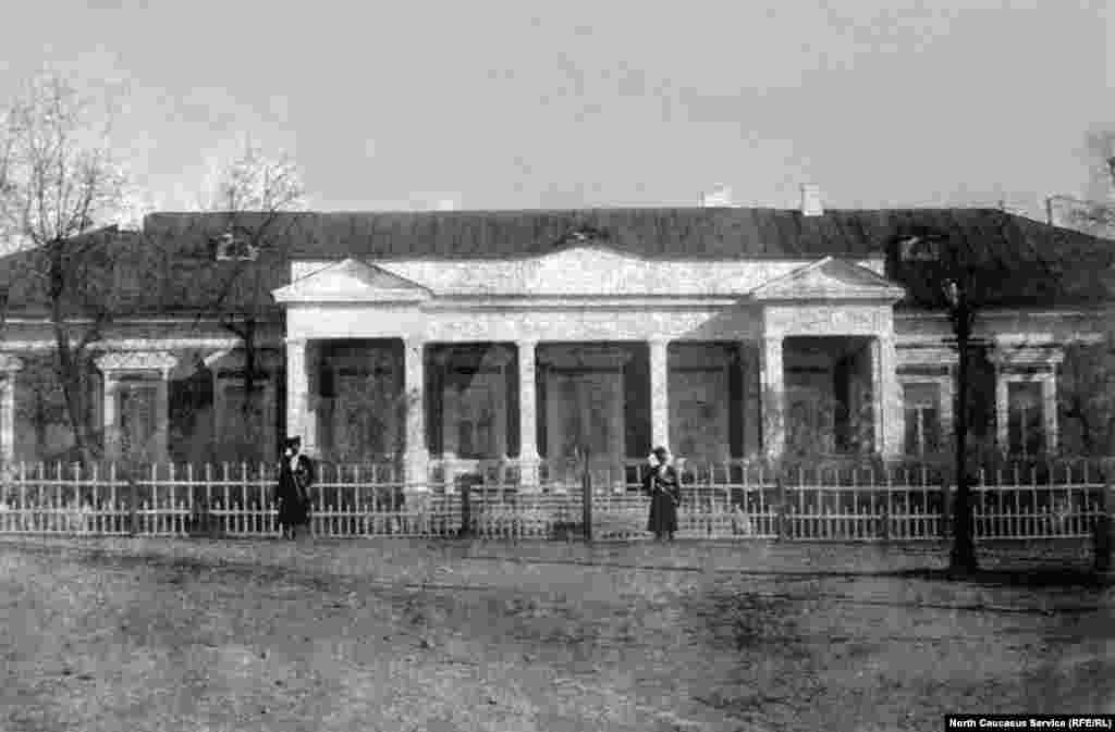 Дом губернатора области в Темир-хан-шуре&nbsp;(Буйнакске)