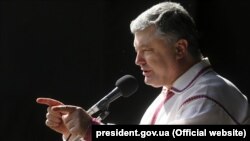 Петро Порошенко: наші міста, селища і села були щедро обтикані ідолами Леніна і його пособників