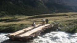 Репонд: Көпүрө малчынын ажатын ачат