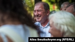 Лідер кримськотатарського національного руху Ільмі Умеров у Сімферополі