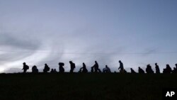 گروهی از پناهجویان که از اتریش وارد جرمنی شده اند. عکس از آرشیف