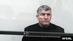 Бывший председатель комитета по водным ресурсам министерства сельского хозяйства Анатолий Рябцев на скамье подсудимых. Астана, 14 октября 2009 года.