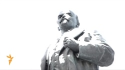 "Кем ул – Ленин?"