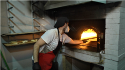 Սիրիահայ Էլիի փոքրիկ ռեստորանը ամեն օր կերակրում է տասնյակ արցախցիների