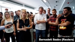 Співробітники сайту Index.hu повідомляють про своє рішення звільнитися, Будапешт, 24 липня 2020 року