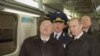 12 декабря 2001. Владимир Путин и Юрий Лужков (справа налево) осмотрели поезд нового поколения, получивший название "Яуза". Пояснения давал начальник Московского метрополитена Дмитрий Гаев (в центре). Фото Владимира Родионова и Сергея Величкина (ИТАР-ТАСС)