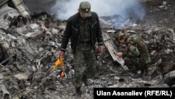 Место крушения самолета. Фото Улана Асаналиева, "Азаттык", Талас