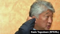 Председатель совета директоров компании "Казахмыс" Владимир Ким в кулуарах гражданской панихиды в здании ТЮЗа по его наставнику Владимиру Ни. Алматы, 12 сентября 2010 года.