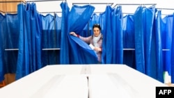 Явка станом на 15:00 18 травня була приблизно на 10% вищою, ніж у першому турі