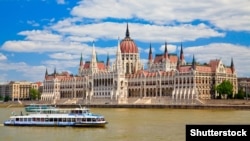 Будапештегі парламент ғимараты.  