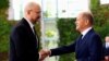 German Chancellor Olaf Scholz (right) welcomes Ukrainian Prime Minister Denys Shmyhal in Berlin on September 4. 