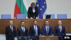 Новоизбраните председател, заместник-председател и членове на Националното бюро за контрол на специалните разузнавателни средства (НБКСРС) полагат клетва пред Народното събрание