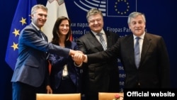 Украина менен ЕБ ортосунда визасыз режим макулдашуусуна кол коюлду.