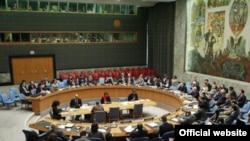 سفيراسراييل درايالات متحده خواهان تشکيل يک جبهه جهانی برای جلوگيری ازسرمايه گذاری بين المللی درايران وطرح های مرتبط با جمهوری اسلامی ايران شده ، وگفته است، همانگونه که جامعه جهانی، حکومت آپارتايد درآفريقای جنوبی را تا ازبين رفتن اين رژيم موردتحريم قرارميد