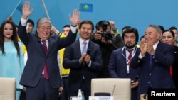 Ղազախստան - Կասիմ-Ժոմարտ Տոկաևը (ձախից) և Նուրսուլթան Նազարբաևը «Նուր Օթան»-ի համագումարի ժամանակ, Նուր-Սուլթան, 23-ը ապրիլի, 2019թ․