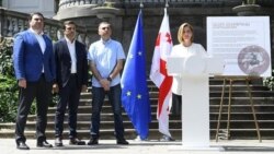 Анна Долидзе с оппозиционными политиками Алеко Элисашвили, Леваном Коберидзе и Леваном Иоселиани на презентации «Движения для народа»