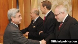 Президент Армении Серж Саргсян принимает сопредседателей Минской группы ОБСЕ, Ереван, 9 февраля 2011 г. 