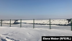 Күннен қуат өндіретін электр станциясының панельдері. Саран, Қарағанды облысы, 4 қаңтар 2019 жыл.