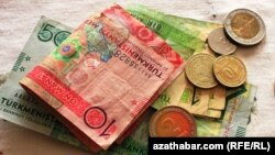 Türkmenistanyň milli puly türkmen manady 