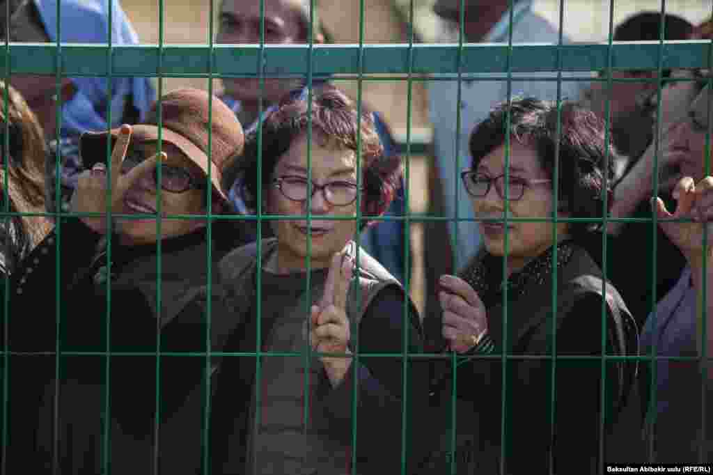 Комитет национальной безопасности Казахстана сообщил, что по периметру границы проводится &quot;плановая операция&quot;.