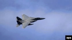 29 грудня Сполучені Штати завдали ударів по п’яти об’єктах у Сирії та Іраку, контрольованих шиїтським парамілітарним угрупованням «Катаїб Хезболла»