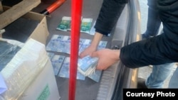 Шектүүлөрдү кармоо учуру. УКМК тараткан сүрөт.