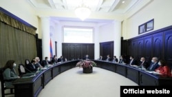 Կառավարության նիստ, արխիվ