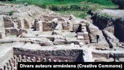 Раскопанная в Артаксате баня 