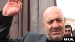 Мкртич Сапеян выходит из уголовно-исполнительного учреждения, Ереван, 29 января 2010 г. Радио Свобода