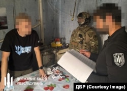 У ДБР заявили, що Шабунін «систематично ухилявся від проходження військової служби», а також, не маючи законних підстав, використовував автомобіль, призначений для ЗСУ