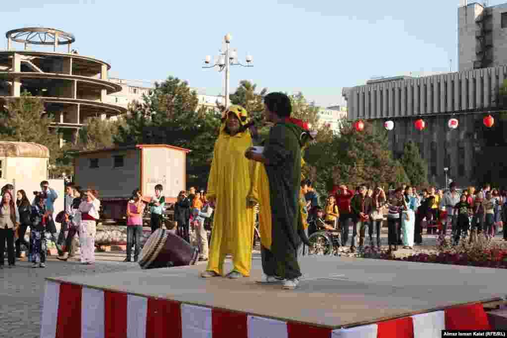 Розыгрыш лотереи среди участников фестиваля.