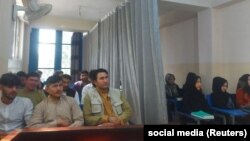 بر اساس گزارش‌ها، با آغاز درس در پوهنتون‌های دولتی، شمار محصلان نسبتاً کمتر بود.