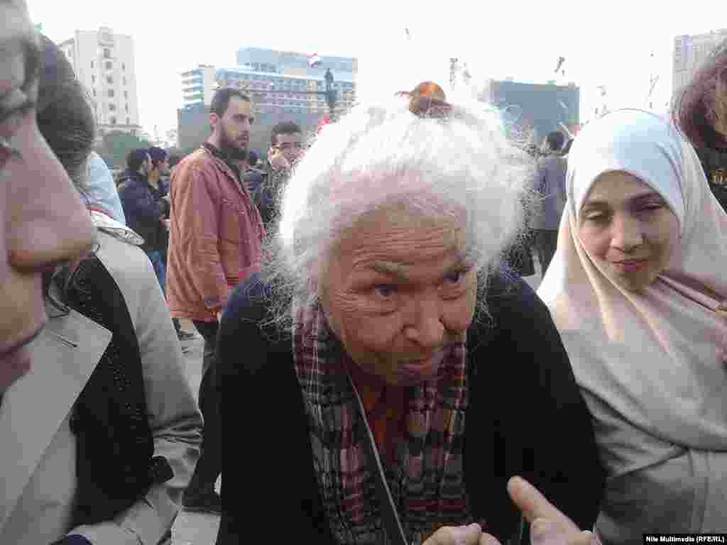 Наваль ас-Садави, известная египетская феминистка и писательница. - Egypt - Dr. Nawal al-Sa’adawi, well-known Egyptian feminist and writer take part in an anti-government demonstration on Tahrir Square in Cairo, 07Feb2011, (AR). protest
