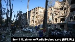 5-павярховы дом у Кіеве пасьля расейскага ўдару 23 чэрвеня 2025 году