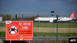 Напярэдадні праз дроны спынялі рух у некалькіх аэрапортах Бэльгіі. Ілюстрацыйнае фота