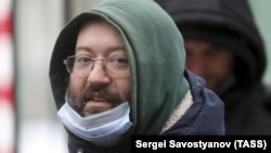 Журналист Илья Азар.