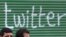 В Египте "Твиттер" был вполне революционным инструментом. Каир, 5 февраля 2011 г