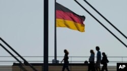 Сьцяг Фэдэратыўнай Рэспублікі Нямеччыны, архіўнае фота