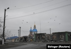 Птицы пролетают над прифронтовым Покровском. Днепропетровская область, 11 ноября 2025 года