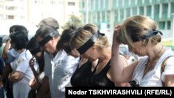 Эътирози журналистони гурҷӣ дар рӯбарӯи вазорати умури дохилии Гурҷистон